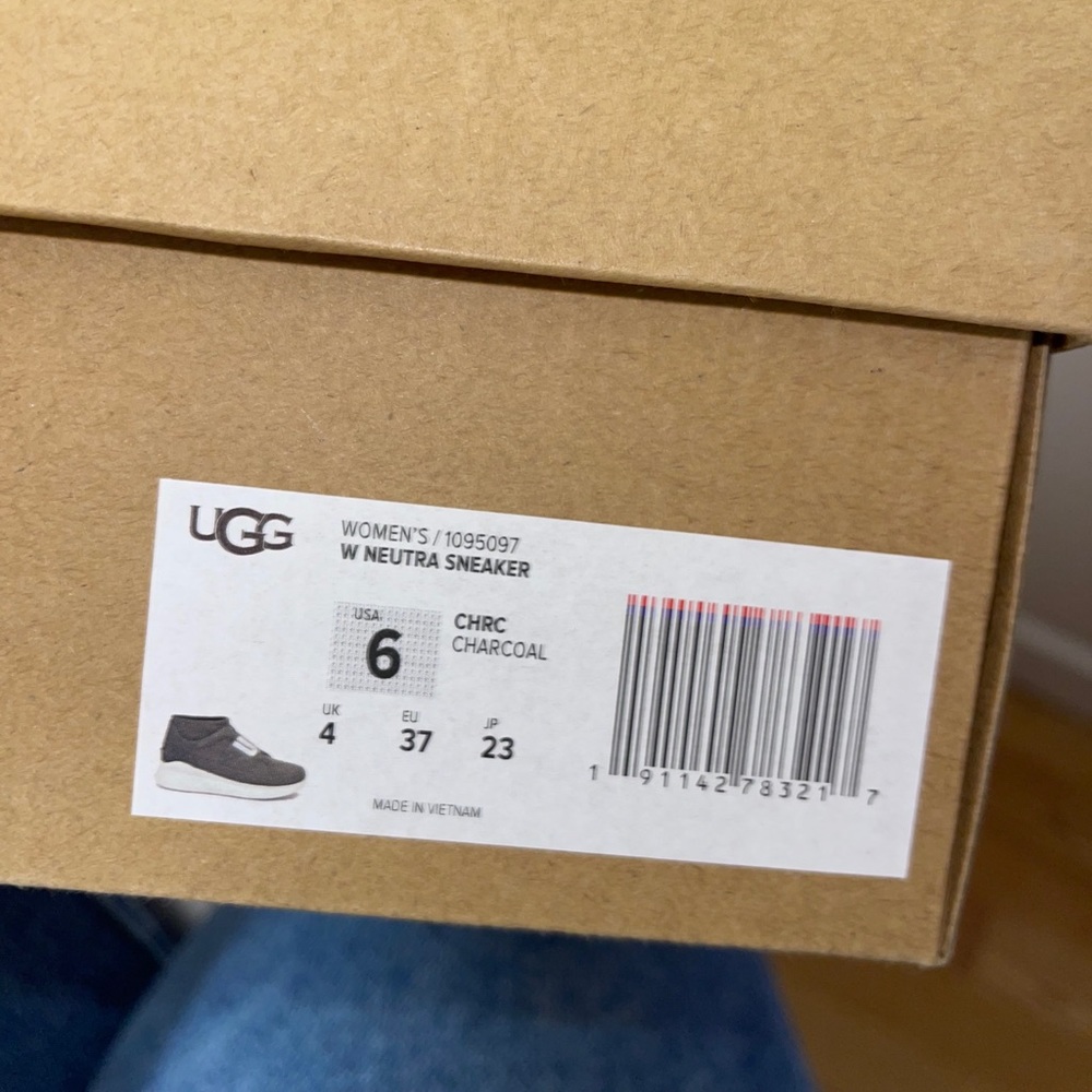 Grey ugg shoes - Picture 3 of 3